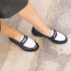Shop Mocassins cuir bleu blanc Femme Mocassins & Derbies