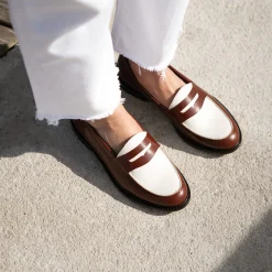 Shop Mocassins cuir cognac blanc Femme Mocassins & Derbies