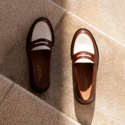 Shop Mocassins cuir cognac blanc Femme Mocassins & Derbies