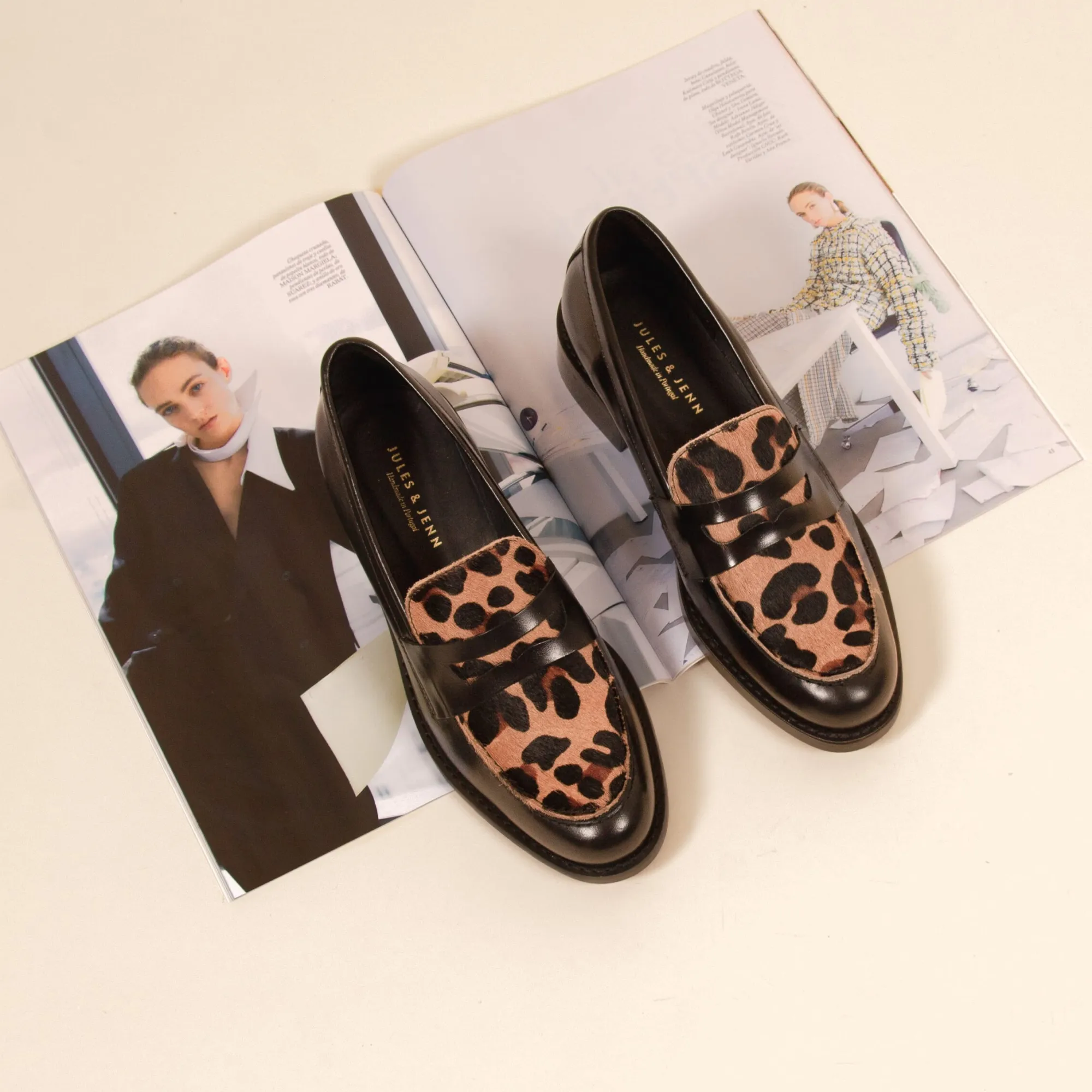 Discount Mocassins cuir noir léopard Femme Mocassins & Derbies